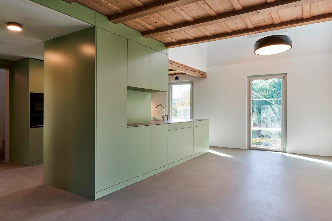 Einfamilienhaus mit Colorcem Boden in Küche